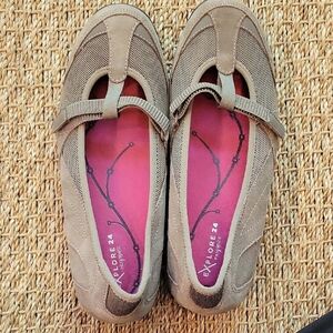 Explore 24 Taupe Slip-On Walking Shoes Size 9. Mary Jane Style